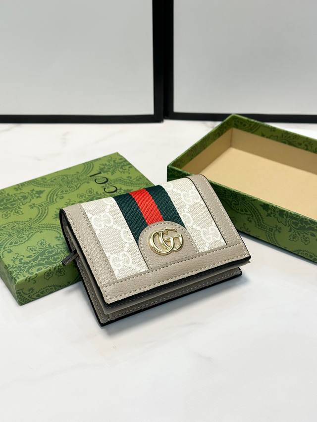 Guccl 颜色 灰尺寸 11*9*3 Gucci 专柜最新款出货!采用里外头层小牛皮 ,做工精致,超多卡位,超薄款设计,携带方便 Guccl 颜色 灰尺寸 11*9*3 Gucci 专柜最新款出货!采用里外头层小牛皮 ,做工精致,超多卡位,超薄款设计,携带方便