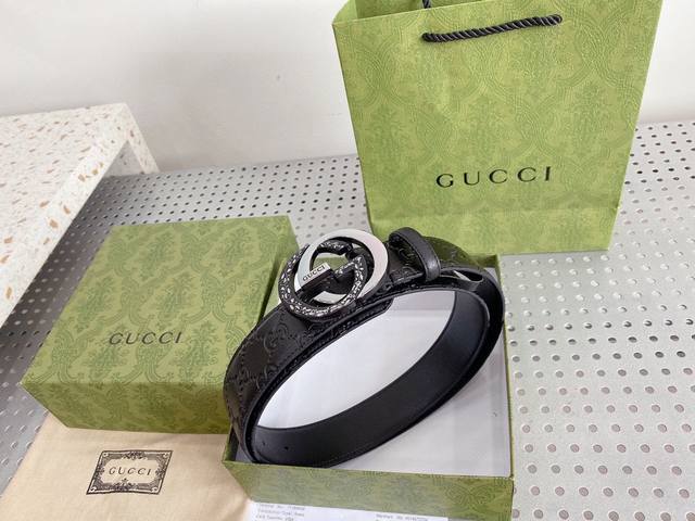 古奇 。 3.8厘米 火遍全球的针扣爆款带身采用牛皮 精心制作贵气而充满活力的品牌设计风格一针一线专业师傅全新打造用完美搭配功力 衬托出你独特的个性.尽显飞扬洒