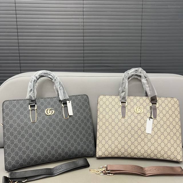 Gucci 古奇 男包公文包 手提包 电脑包 采用精湛镶嵌细工 经典百搭 实物拍摄 原厂原版面料 28 X 38 Cm。
