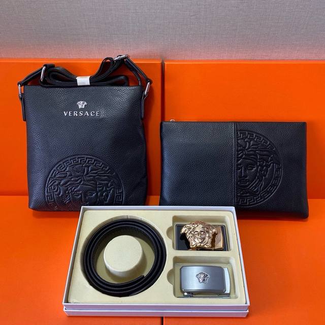 范思哲versace 头层皮质组合礼盒包装腰带俩款包包超级组合 公文包包是很实用的选择。手提包日常是非常适合的。 双扣皮带：头层皮质带身搭配3.5Cm广州原版扣