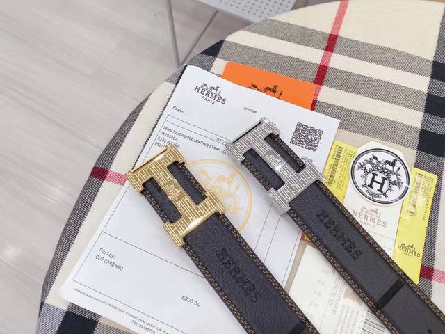 Hermès爱马仕经典元素，正反两面呈现不同色调，扣头金属工艺，经手工打磨而成，环绕细节，定格精彩瞬间。38Mm.