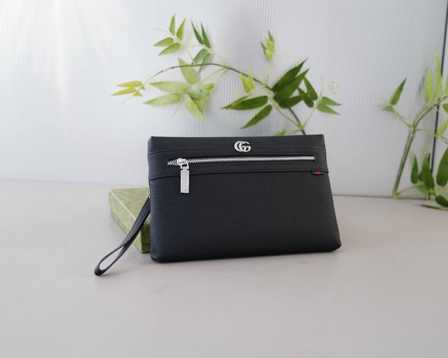 古驰 官网同步 高版本 手拿包 全球轰抢单品 原单牛皮制作 质感超好 日常出门经典百搭 一眼万年的款 非市面普通货 贸易公司订单货 配礼品盒包装等.. 规格:2 古驰 官网同步 高版本 手拿包 全球轰抢单品 原单牛皮制作 质感超好 日常出门经典百搭 一眼万年的款 非市面普通货 贸易公司订单货 配礼品盒包装等.. 规格:2