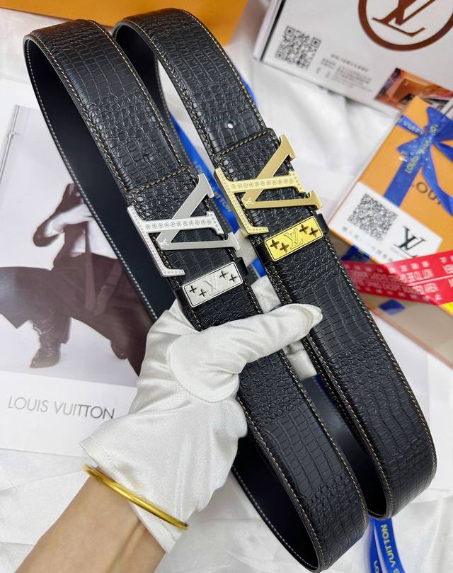 皮带：Lv..路易..威登顶级复刻. 腰带：原单品质百分百进口原厂头层牛皮，保证真皮。雕花镂空工艺.真空电镀.永不掉色.24K纯钢扣头层小牛皮荔枝纹双面两用专柜