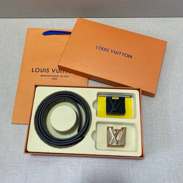 Lv路易威登 精品款 ☆双扣礼盒套装 含礼盒 专柜售 Lv路易威登专柜在售正品 此款采用头层牛皮制作 油边细致、☆正品开模 搭配广州原版扣五金 3.8Cm规格