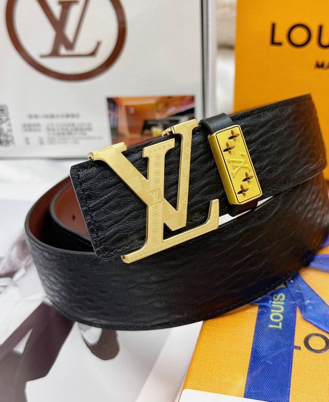 皮带：Lv..路易..威登顶级复刻. 腰带：原单品质百分百头层牛皮，保证真皮。雕花镂空工艺.真空电镀.永不掉色.24K纯钢扣头层小牛皮荔枝纹双面两用专柜同等质量