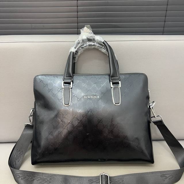 Louisvuitton 路易威登 双拉链男士公文包 电脑包 斜挎手提包 采用精湛镶嵌细工，经典百搭 实物拍摄 原厂原版面料 高端品质 配送防尘袋 38 X 2