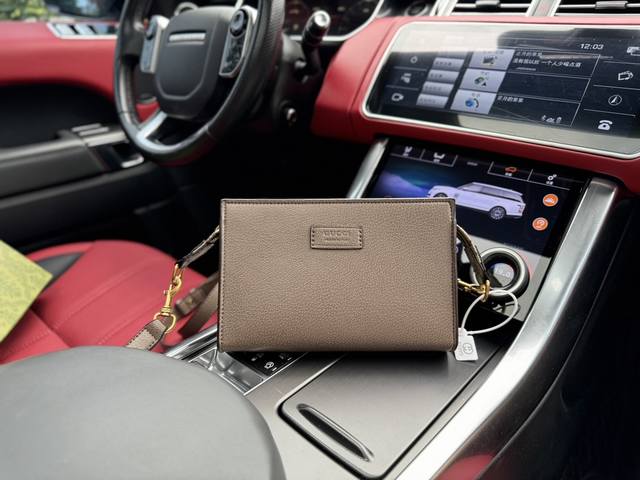 高端货 新款 “ Gucci ”古奇单肩包 Gucci古驰 Supreme 帆布 帆布包单肩斜挎包 超迷你 男款 做工精致每个细节到位 顺滑拉链 专用内里 潮男