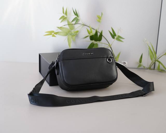 蔻驰 官网同步 高版本 斜挎单肩背包 永恒不过时的标志性产品 纯原单牛皮 顶级五金制作 非市面普通版本 今年coach最爱的款 全部实拍 实用性非常高 完全不用