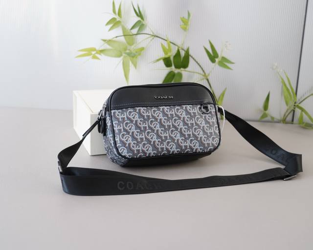 蔻驰 官网同步 高版本 斜挎单肩背包 永恒不过时的标志性产品 纯原单牛皮 顶级五金制作 非市面普通版本 今年coach最爱的款 全部实拍 实用性非常高 完全不用