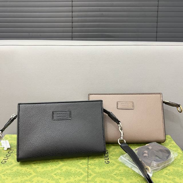 Gucci 古奇 Gg 邮差包 斜挎单肩包 采用精湛镶嵌细工，经典百搭 实物拍摄 原厂原版面料 配送防尘袋礼盒 15 X 22 Cm。