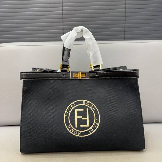 Fendi 芬迪 Fendace胶囊托特包 手提包公文包 经典logo搭配原厂工艺材质 休闲百搭 采用精湛镶嵌细工,实物拍摄 原厂原版面料 配送防尘袋 40 X Fendi 芬迪 Fendace胶囊托特包 手提包公文包 经典logo搭配原厂工艺材质 休闲百搭 采用精湛镶嵌细工,实物拍摄 原厂原版面料 配送防尘袋 40 X