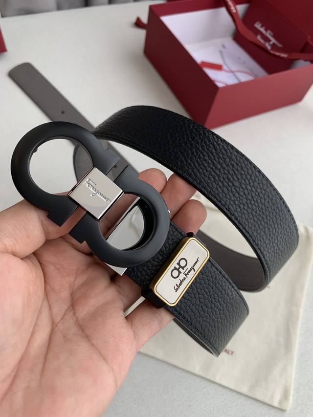 品名：菲拉格慕原单 型号：挂扣，原版经典双色扣头，实物拍摄，头层牛皮 材料：百分百头层牛皮，保证真皮。24K纯铜扣双面可用专柜同等质量， 送人自用首选 包装：