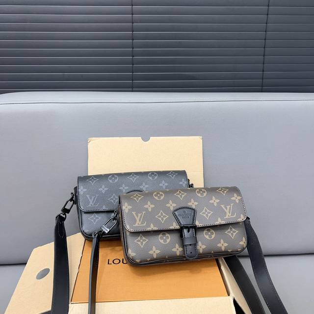 Louisvuitton 路易威登 Montsouris 斜挎包翻盖邮差包 单肩包 男女通用斜挎包 采用精湛镶嵌细工 经典百搭 实物拍摄 原厂原版面料 配送防尘 Louisvuitton 路易威登 Montsouris 斜挎包翻盖邮差包 单肩包 男女通用斜挎包 采用精湛镶嵌细工 经典百搭 实物拍摄 原厂原版面料 配送防尘