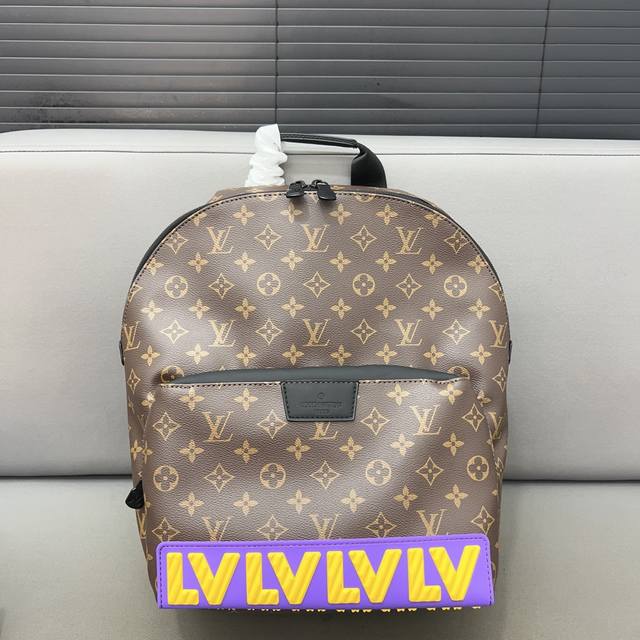Louisvuitton 路易威登 Discover 橡胶字双肩包 Rubber系列 大容量背包 男女通用 采用精湛镶嵌细工 经典百搭 实物拍摄 原厂原版面料