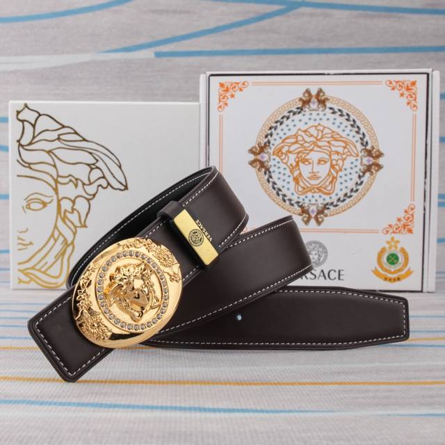 腰带皮带：范思哲原单牛皮腰带 男款皮带：材质百分百头层牛皮腰带保证真皮皮带，专柜原单品质、做工精细，时尚大牌，送人自用首选包装： 请认准如图专柜包装赠送打孔器手