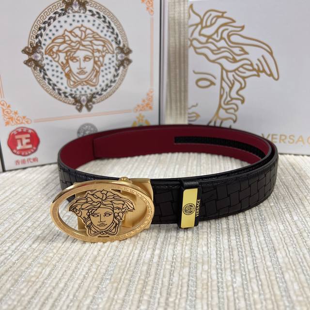 品名:Versace.范思哲 自动带 材质:原单牛皮腰带 百分百头层牛皮腰带保证真皮,24K纯钢扣,专柜原单品质、做工精细,时尚大牌,送人自用首选 包装: 请认 品名:Versace.范思哲 自动带 材质:原单牛皮腰带 百分百头层牛皮腰带保证真皮,24K纯钢扣,专柜原单品质、做工精细,时尚大牌,送人自用首选 包装: 请认