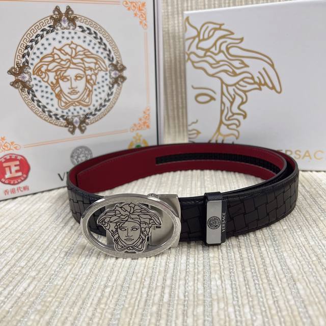 品名：Versace.范思哲 自动带 材质：原单牛皮腰带 百分百头层牛皮腰带保证真皮，24K纯钢扣，专柜原单品质、做工精细，时尚大牌，送人自用首选 包装： 请认