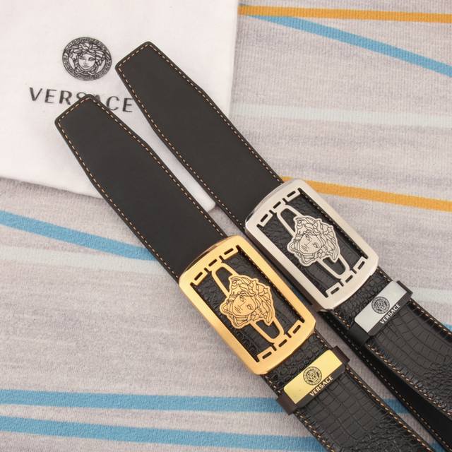 品名：Versace.范思哲 材质：原单牛皮腰带 百分百头层牛皮腰带保证真皮，24K纯钢扣，专柜原单品质、做工精细，时尚大牌，送人自用首选 包装： 请认准如图专
