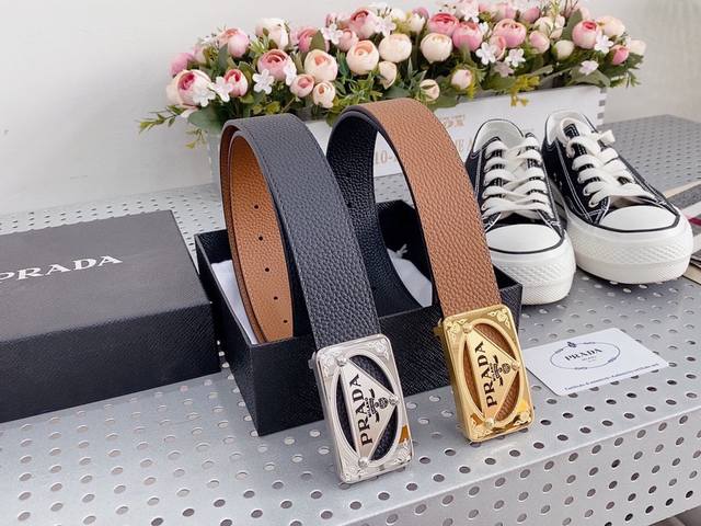 普拉达 Prada 世界著名奢侈品牌,专柜进口平纹皮 双色可用 屋部设计感十足 全新工艺。高端大气。上身效果极佳,搭配 普拉达 Prada 新款花纹扣头,突出品 普拉达 Prada 世界著名奢侈品牌,专柜进口平纹皮 双色可用 屋部设计感十足 全新工艺。高端大气。上身效果极佳,搭配 普拉达 Prada 新款花纹扣头,突出品