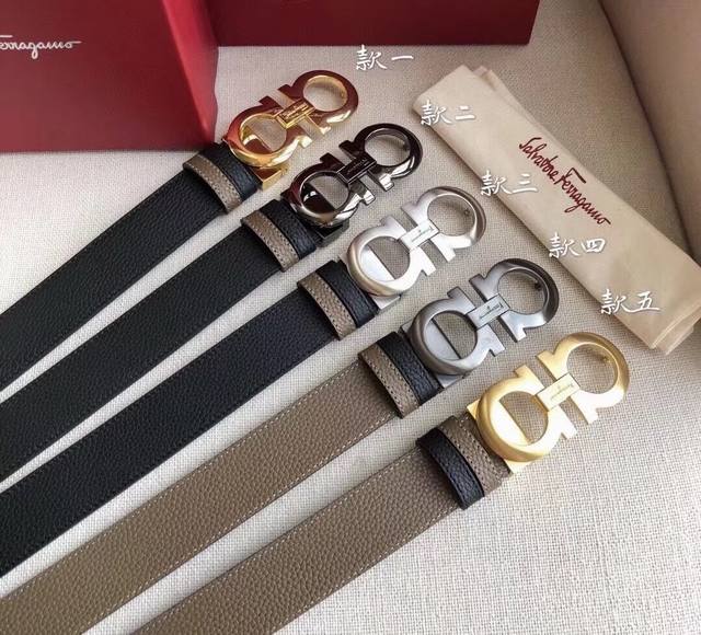 送礼物首选 菲拉格慕这款时髦的双面皮带采用双色设计,柔软的牛皮经过手工处理,双面可用 一面黑色一面卡其色打造出极其柔韧的触感。Gancini扣饰饰有对比细节,风 送礼物首选 菲拉格慕这款时髦的双面皮带采用双色设计,柔软的牛皮经过手工处理,双面可用 一面黑色一面卡其色打造出极其柔韧的触感。Gancini扣饰饰有对比细节,风