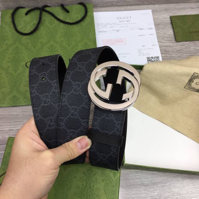 高端版本,实物拍摄 批 配全套包装 品牌: Gucci海外原单 扣头材质:精品实心铜扣 带身材质正面:39Mm宽度采用双面进口原版皮腰带,真空电镀五金扣头实物拍 高端版本,实物拍摄 批 配全套包装 品牌: Gucci海外原单 扣头材质:精品实心铜扣 带身材质正面:39Mm宽度采用双面进口原版皮腰带,真空电镀五金扣头实物拍