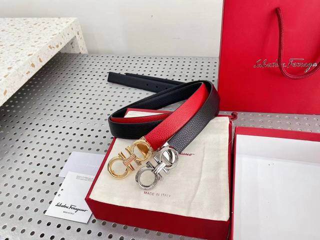 菲拉格慕 女款 专柜同款在售 種草拔草都要自留款 進口原版皮制作 搭配原版gancio五金 2.5Cm规格 可调式皮带 看图下单 双面可用 。 菲拉格慕 女款 专柜同款在售 種草拔草都要自留款 進口原版皮制作 搭配原版gancio五金 2.5Cm规格 可调式皮带 看图下单 双面可用 。