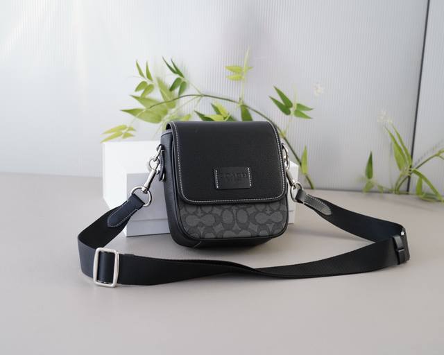 蔻驰 官网同步 高版本 斜挎单肩背包 永恒不过时的标志性产品 纯原单牛皮 顶级五金制作 非市面普通版本 今年coach最爱的款 全部实拍 实用性非常高 完全不用