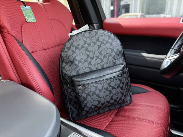 升级版 高端货 新款 “Coach 蔻驰”双肩包进口原厂面料大容量书包 背包高清五金logo标志、超顺滑拉链、油边超平滑、做工精致每个细节到位！旅行出行必备款。