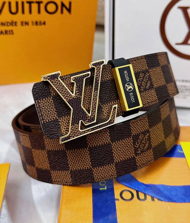 皮带:Lv..路易..威登顶级复刻. 腰带:原单品质百分百头层牛皮,保证真皮。雕花镂空工艺.真空电镀.永不掉色.24K纯钢扣头层老花,黑格,棕格,黑花,格仔系列 皮带:Lv..路易..威登顶级复刻. 腰带:原单品质百分百头层牛皮,保证真皮。雕花镂空工艺.真空电镀.永不掉色.24K纯钢扣头层老花,黑格,棕格,黑花,格仔系列