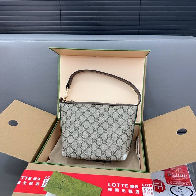 Gucci 古奇 Ophidia系列gg超迷你肩背包hobo包 男女通用斜挎包 经典logo搭配原厂工艺材质 休闲百搭斜挎包 采用精湛镶嵌细工，实物拍摄 原厂原