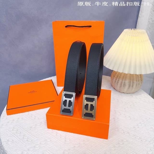 原版品质打孔 品牌:爱马h家 男款 颜色:黑 扣头:金 银 扣头:原版精品纯铜五金扣头 带身:原版牛皮 尺寸:宽约:3.5Cm 长约:95Cm-125Cm 类别 原版品质打孔 品牌:爱马h家 男款 颜色:黑 扣头:金 银 扣头:原版精品纯铜五金扣头 带身:原版牛皮 尺寸:宽约:3.5Cm 长约:95Cm-125Cm 类别