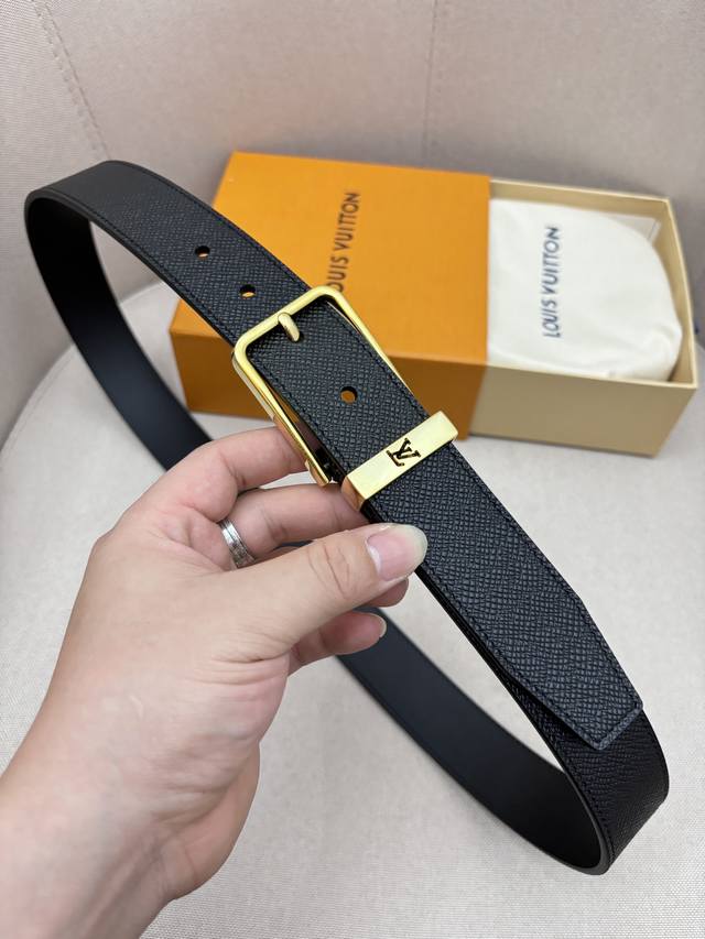 Lv路易男士 宽度3.5Cm 简单大方 精品五金 双面进口皮 佩戴效果非常不错 送礼自用最佳推荐 Lv路易男士 宽度3.5Cm 简单大方 精品五金 双面进口皮 佩戴效果非常不错 送礼自用最佳推荐