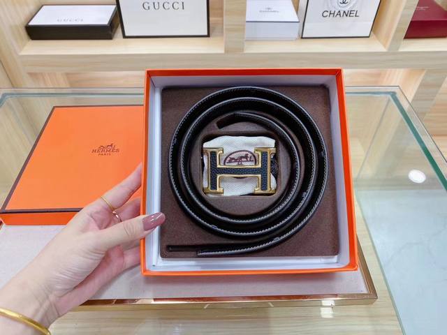 爱马仕原单专柜1:1秘新款头搭配双面进口皮腰带采用意式缝线 提升了皮带本身的档次带头精钢打磨 不褪色宽度3.8工艺精湛结合原单支持验货! 附带原版包装 爱马仕原单专柜1:1秘新款头搭配双面进口皮腰带采用意式缝线 提升了皮带本身的档次带头精钢打磨 不褪色宽度3.8工艺精湛结合原单支持验货! 附带原版包装