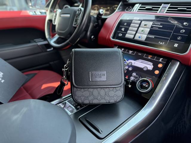 高端货 新款 “Coach蔻驰”单肩包 Coach蔻驰 Lucas 15 磁性按扣标志性 牛仔布拼光滑小牛皮 单肩斜挎包 迷你 男女同款情侣款 黑色。高清五金l