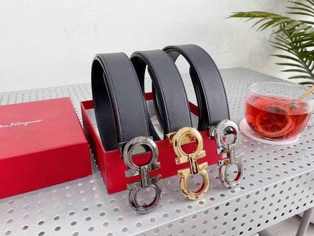 菲拉格慕 Salvatore Ferragamo 意大利 宽度3.5Cm 精美扣头 不褪色 小牛皮 手感极佳 上身郊果棒 商务休闲两用