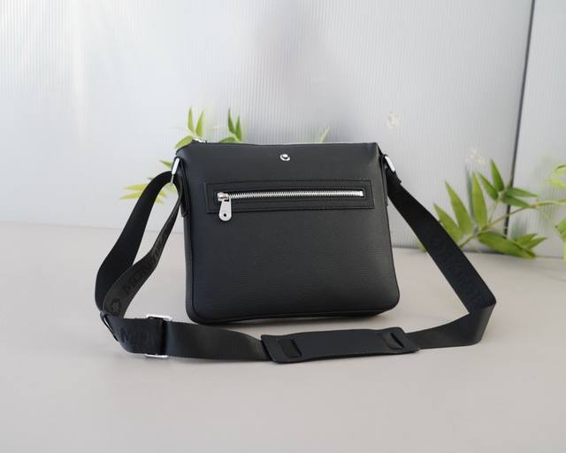 万宝龙 官网同步 高版本 斜挎单肩背包 永恒不过时的标志性产品 纯原单牛皮 顶级五金制作 非市面普通版本 今年mont Blanc最爱的款 全部实拍 实用性非常 万宝龙 官网同步 高版本 斜挎单肩背包 永恒不过时的标志性产品 纯原单牛皮 顶级五金制作 非市面普通版本 今年mont Blanc最爱的款 全部实拍 实用性非常