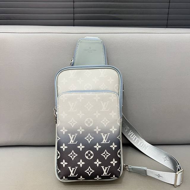 Louisvuitton 路易威登 Avenue Pm系列胸包 斜挎包 男女通用单肩包 采用精湛镶嵌细工,经典百搭 实物拍摄 原厂原版面料 配送防尘袋 30 X Louisvuitton 路易威登 Avenue Pm系列胸包 斜挎包 男女通用单肩包 采用精湛镶嵌细工,经典百搭 实物拍摄 原厂原版面料 配送防尘袋 30 X