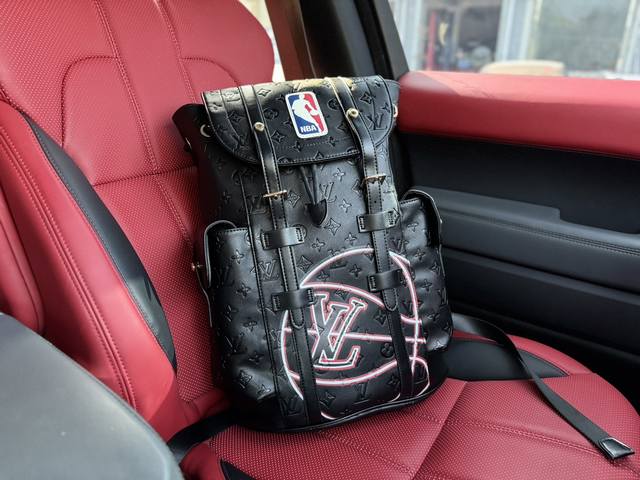 高端货 新款 “Louis Vuitton”Lv双肩包路易威登 Christopher 双肩包 Christopher 双肩包由英气的 Monogram Ecl