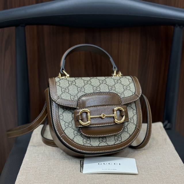 原厂皮 和乌木色gg Suprem 内部:2个主隔层;1个卡片隔层 迷你尺寸:18厘米 宽 X 15厘米 高 X 6.5厘米 深 最大可容纳:Iphone Pl 原厂皮 和乌木色gg Suprem 内部:2个主隔层;1个卡片隔层 迷你尺寸:18厘米 宽 X 15厘米 高 X 6.5厘米 深 最大可容纳:Iphone Pl