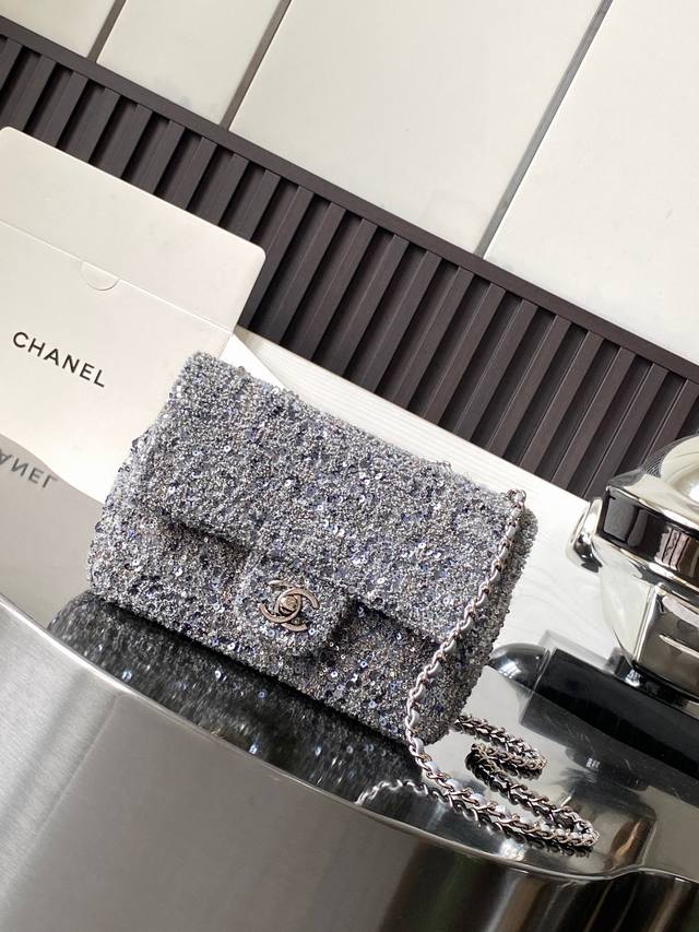 Chanel Mini Cf毛呢亮片 羊皮内里全钢五金 尺寸：20X15X7Cm 款号：69900