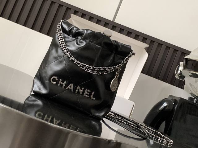 Chanel23S Jennie同款 22Bag Mini解锁几大背法 双肩 手提 斜挎 单肩 腋下 亮面小牛皮全钢五金 尺寸：20X19X6Cm 款号：398