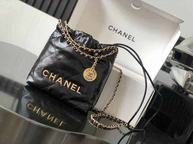 Chanel23S Jennie同款 22Bag Mini解锁几大背法 双肩 手提 斜挎 单肩 腋下 亮面小牛皮全钢五金 尺寸：20X19X6Cm 款号：398