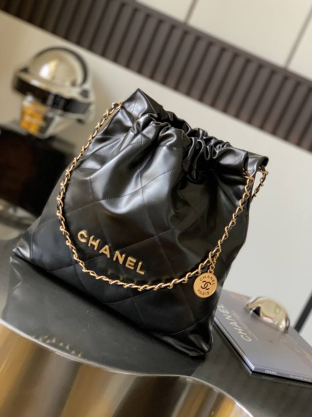 Chanel22Bag金币链条抽绳袋 亮面小牛皮复古五金 尺寸：42X39X8Cm 中号：3261