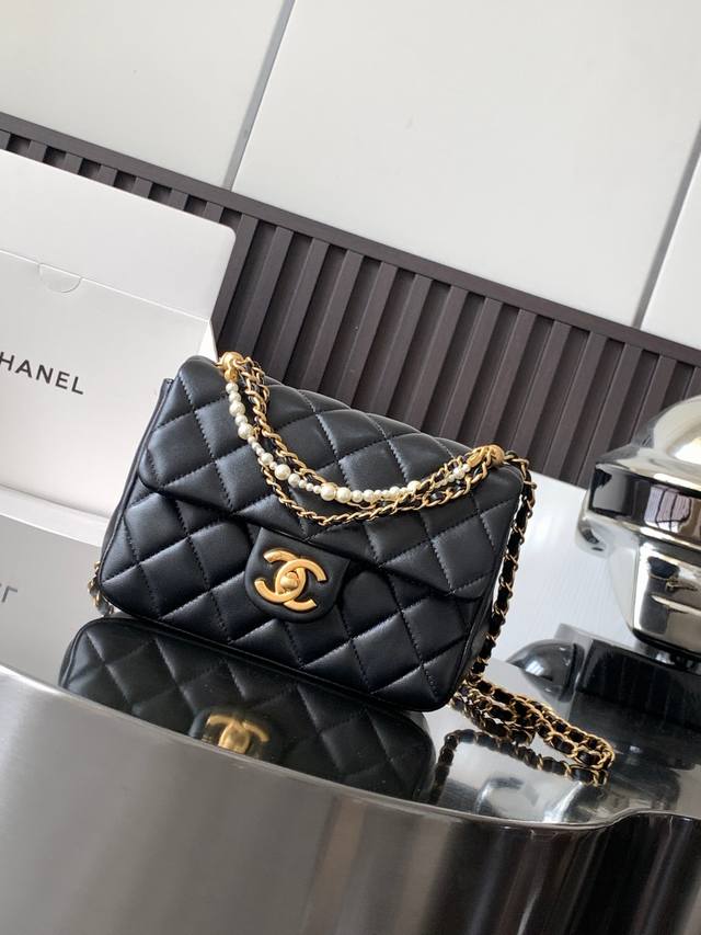 Chanel24P口盖珍珠方胖子 小羊皮+全钢复古五金 尺寸：19.5*14.5*7.5Cm 型号：4384