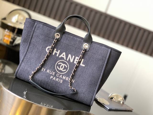Chanel经典牛仔链条购物袋 38X30X22Cm，袋口50Cm 大号：66941蓝色 有手柄