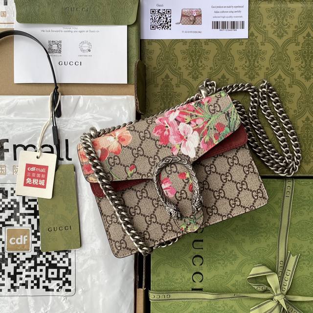 顶级原单 配包装 原厂皮 颇具结构感的迷你包，高级人造革花朵图案中配以织纹虎头马刺扣滑动链条包带有多种背法，可在肩背和手提之间自由转换。 *型号：421970