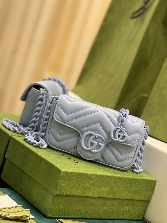 正品级 Gg Marmont系列 原厂皮 Marmont链条马卡龙系列迷你手袋，All Black Gg Marmont！小小一个很可爱！同色金属让整只包的气质