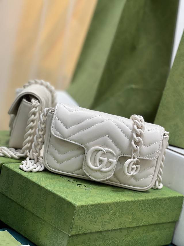 正品级 Gg Marmont系列 原厂皮 Marmont链条马卡龙系列迷你手袋，All Black Gg Marmont！小小一个很可爱！同色金属让整只包的气质