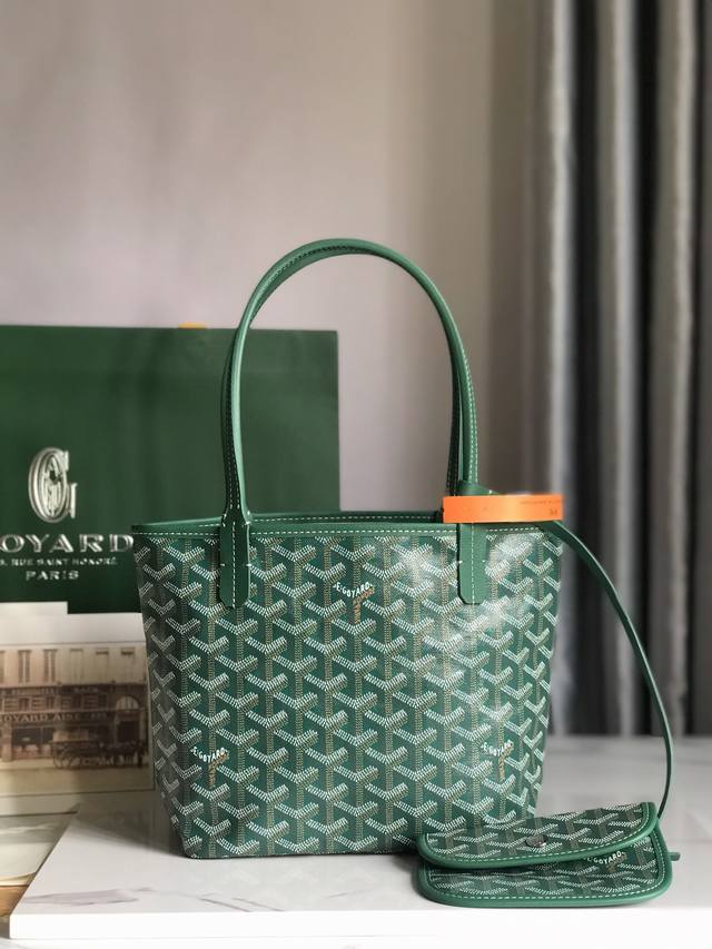 正品级 Goyard 戈雅 经多次研究与改良，不断提升面料与皮质，全方位独家定制只为不断达到客户的高品质要求 底布采用与zp一致的定制高品雨露麻，再涂上光面的树