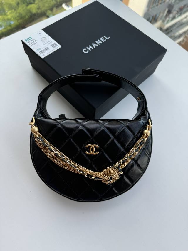 Chane124A 呼啦圈 链条结 A P4088 半圆设计造型独特又精致 油蜡皮搭配金属流苏链条华丽时尚感 散发出不同的魅力 随手拎着高级感就展现出来啦 尺寸